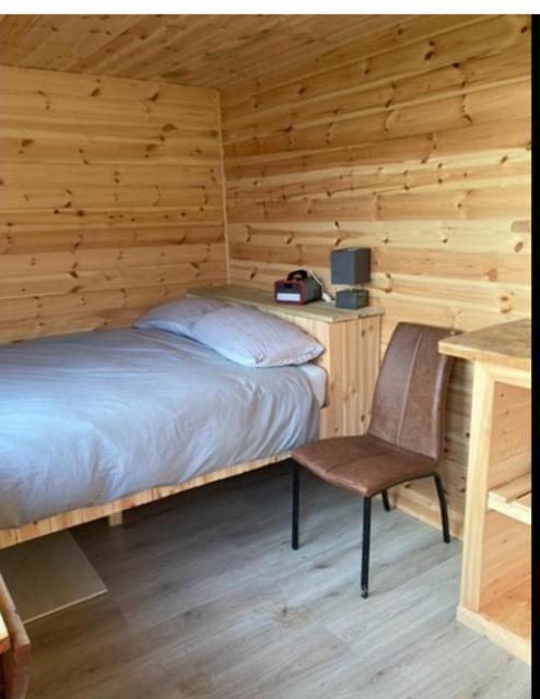 Off Grid Shepherds Hut Hotel Llansilin Exterior foto