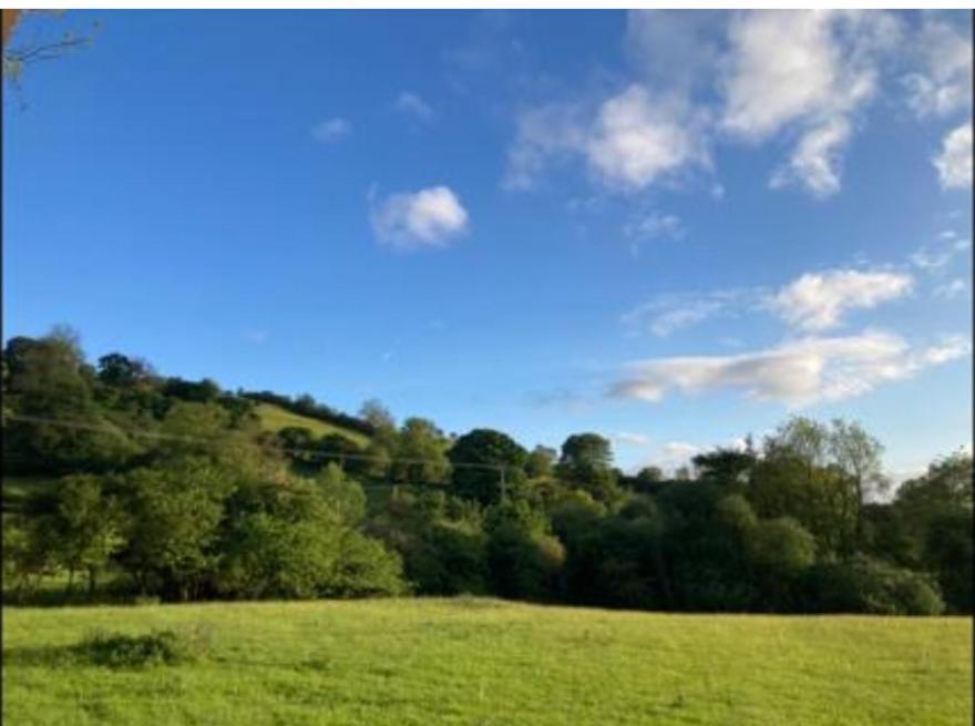 Off Grid Shepherds Hut Hotel Llansilin Exterior foto